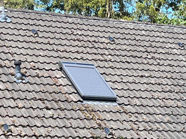 Dachflächenfenster mit eingebauten Sonnenschutz