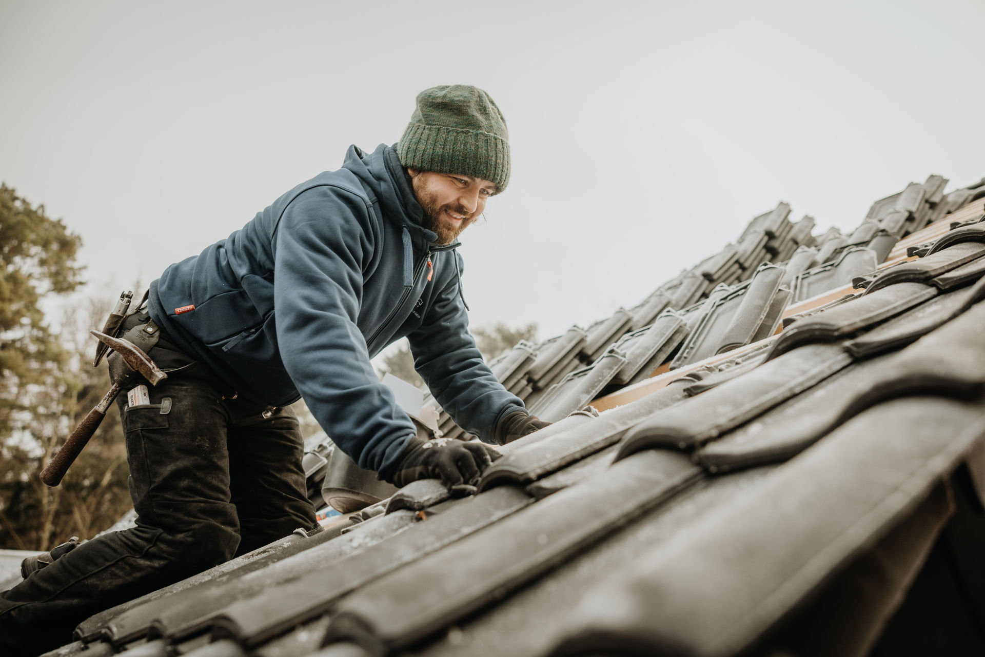 Reparatur eines Sturmschadens